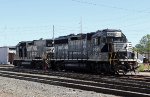 NS 3045 & 701 in Glenwood Yard